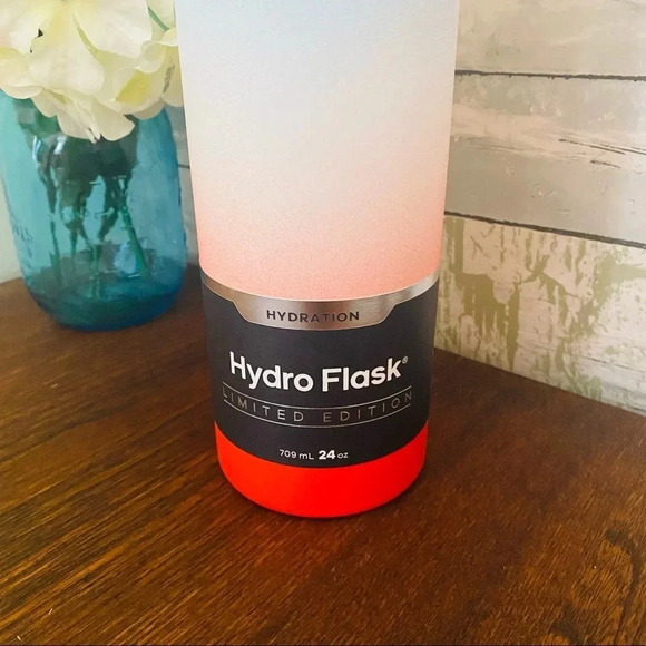 Hydro Flask Limited Edition Shaved Ice Coconut Rainbow 24 oz - Picture 3 of 7